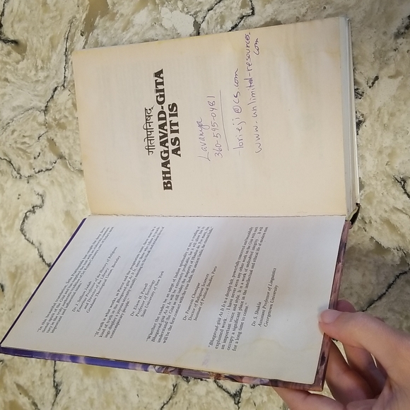 Bhagavad-Gita As It Is by A.C. Bhaktivedanta Swami Prabhupāda - Picture 9 of 10